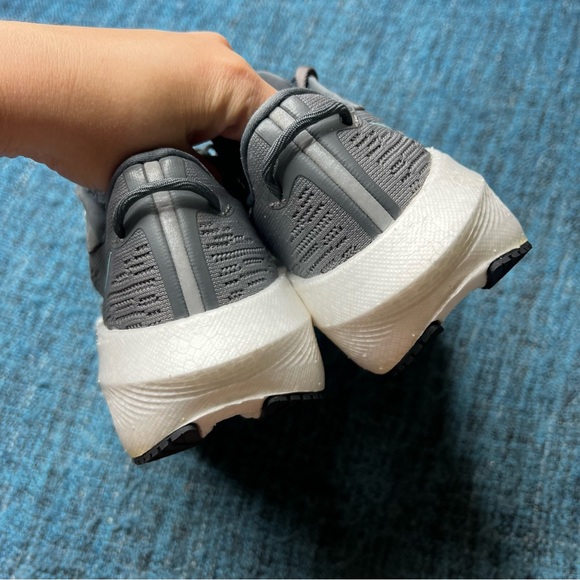 Saucony Triumph 21 Running Shoes in Gravel Grey Light Blue - Picture 7 of 11